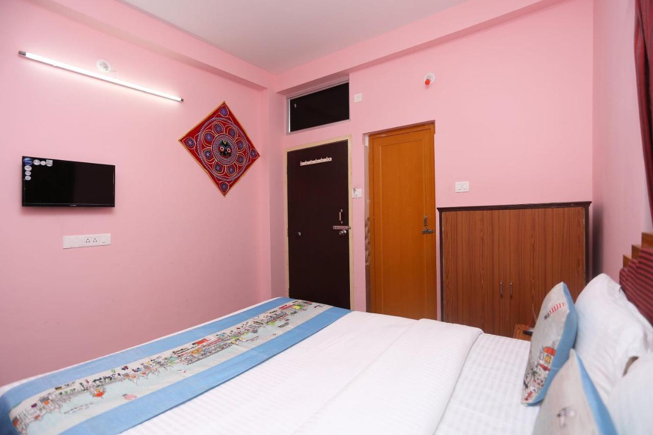 Oyo Hotel Balaram Palace Puri Bagian luar foto