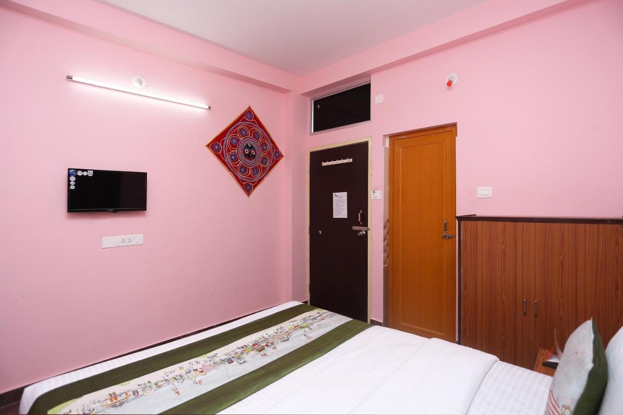 Oyo Hotel Balaram Palace Puri Bagian luar foto